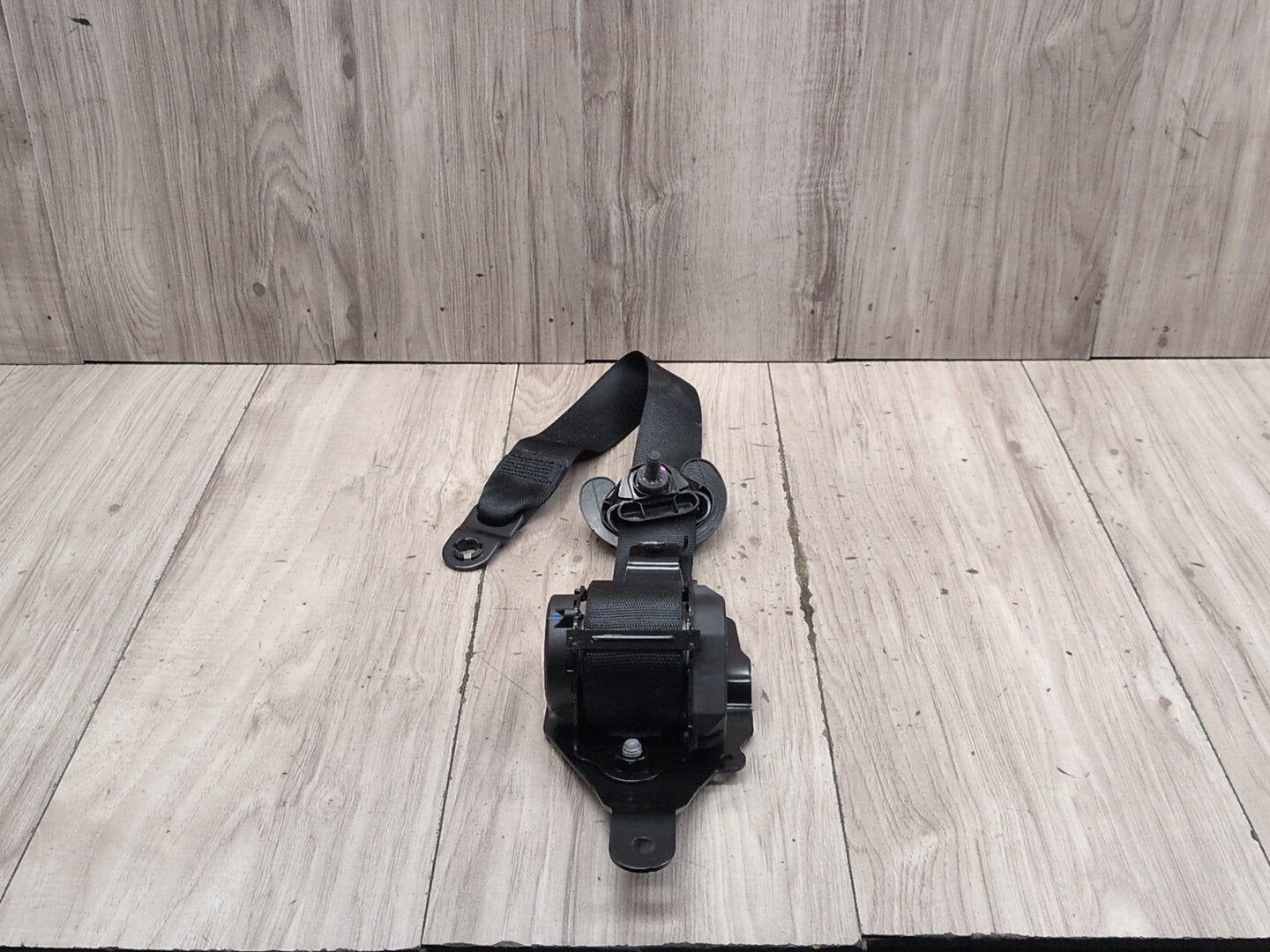2015-2018 BMW X5 F85 Rear Right Passenger Seatbelt Seat Belt Retractor 7318376