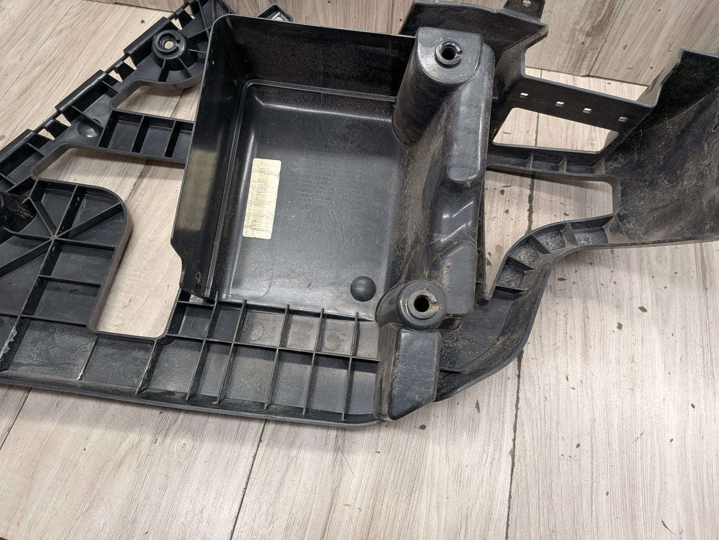 14-18 OEM BMW F85 X5M REAR Left Driver Side Bumper Bracket Guide Support Mount