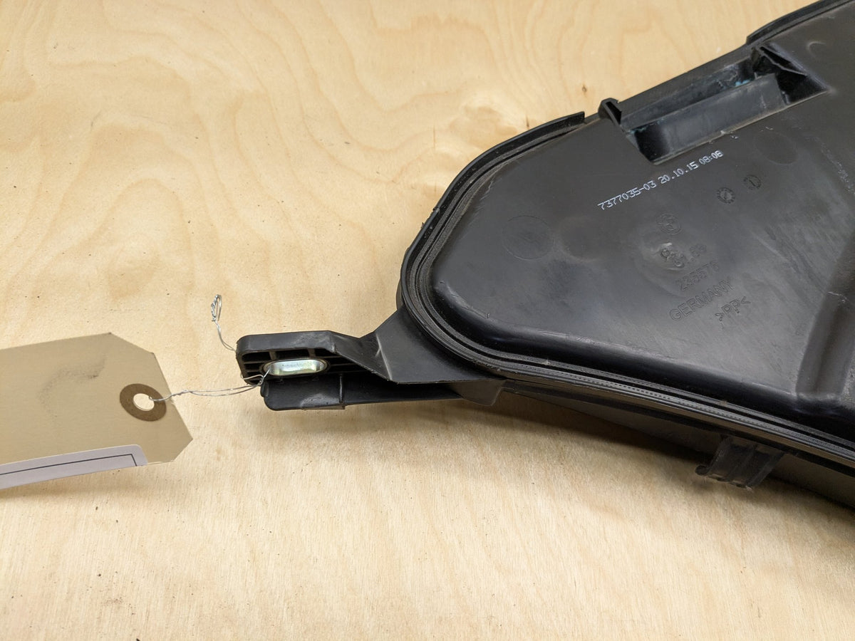 OEM BMW G12 G30 540 M550 750 M760 Windshield Wiper Washer Reservoir Tank Pump