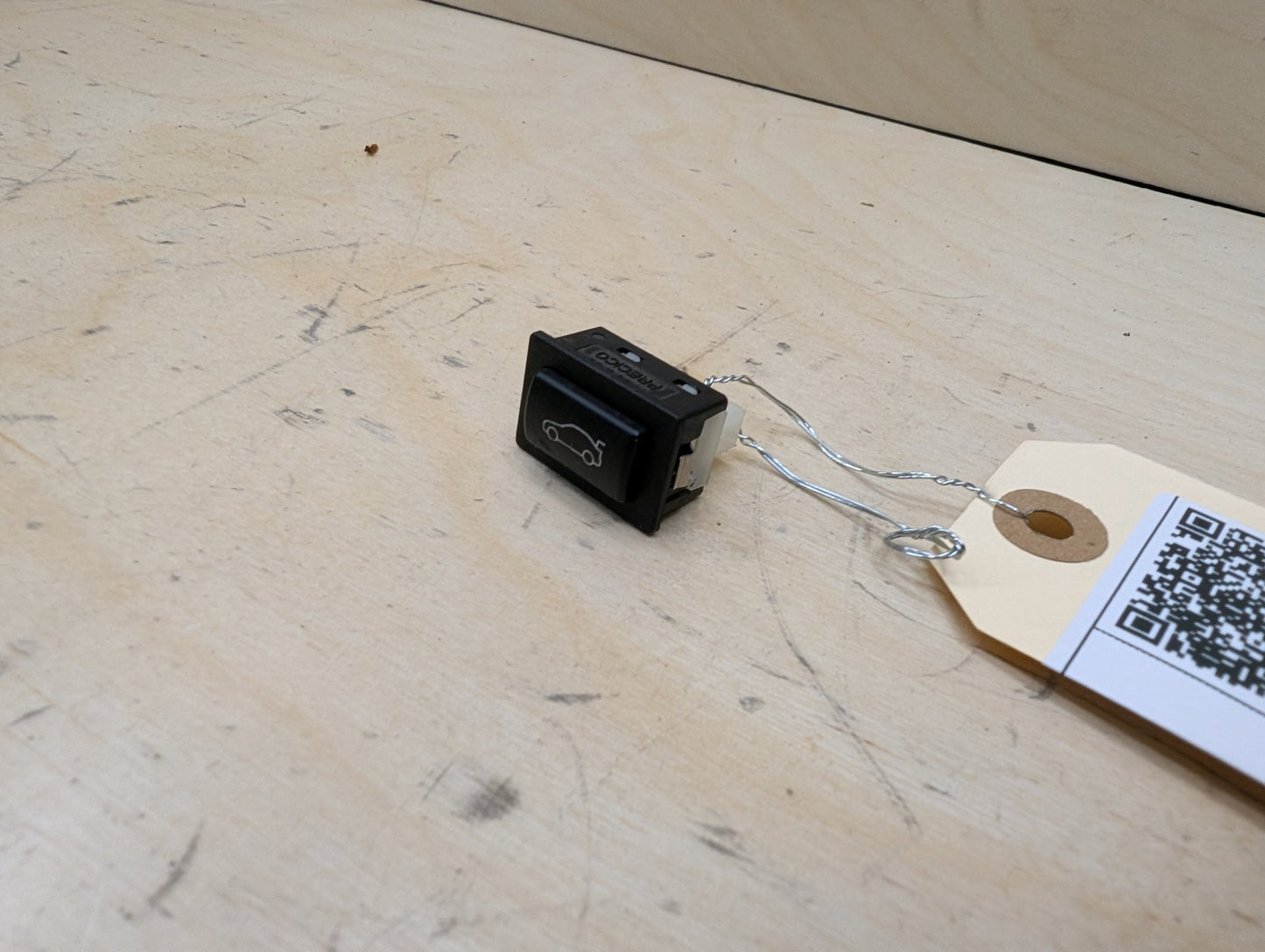 2012-2018 BMW 320i F30 Liftgate Trunk Lid Lock Unlock Switch 9200316