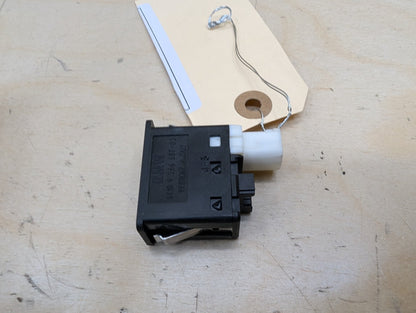 OEM BMW F15 F16 F25 F26 F85 X1 X3 X5 AUX Auxiliary Audio USB Input Charging Port