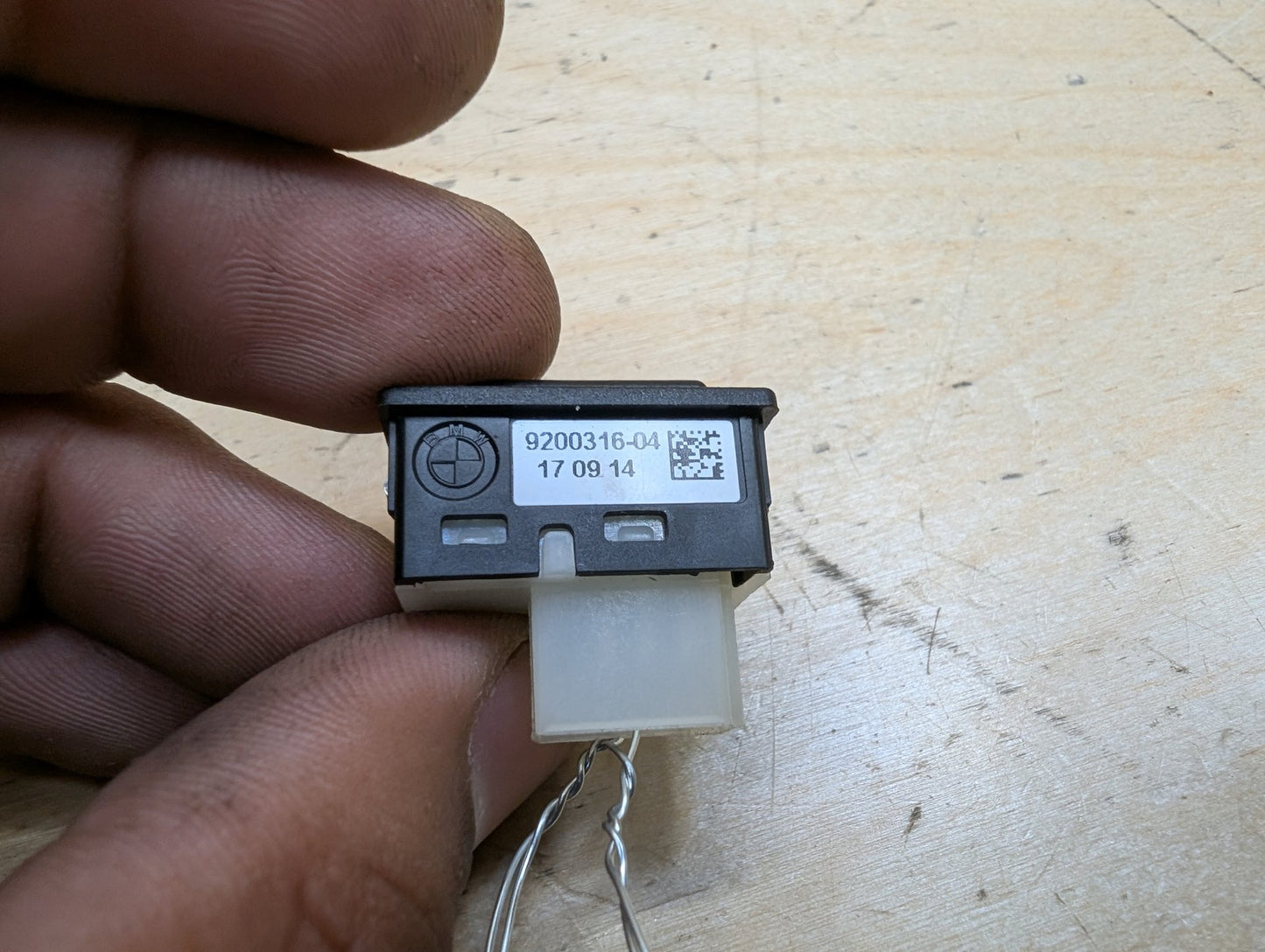 2012-2018 BMW 320i F30 Liftgate Trunk Lid Lock Unlock Switch 9200316
