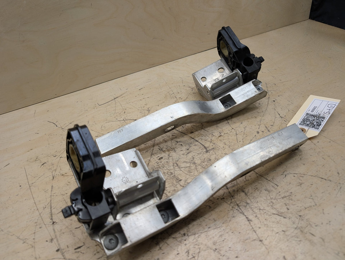 2010-2017 BMW 535i GT xDrive F07 Cooling Radiator Brackets SET 7186513 OEM