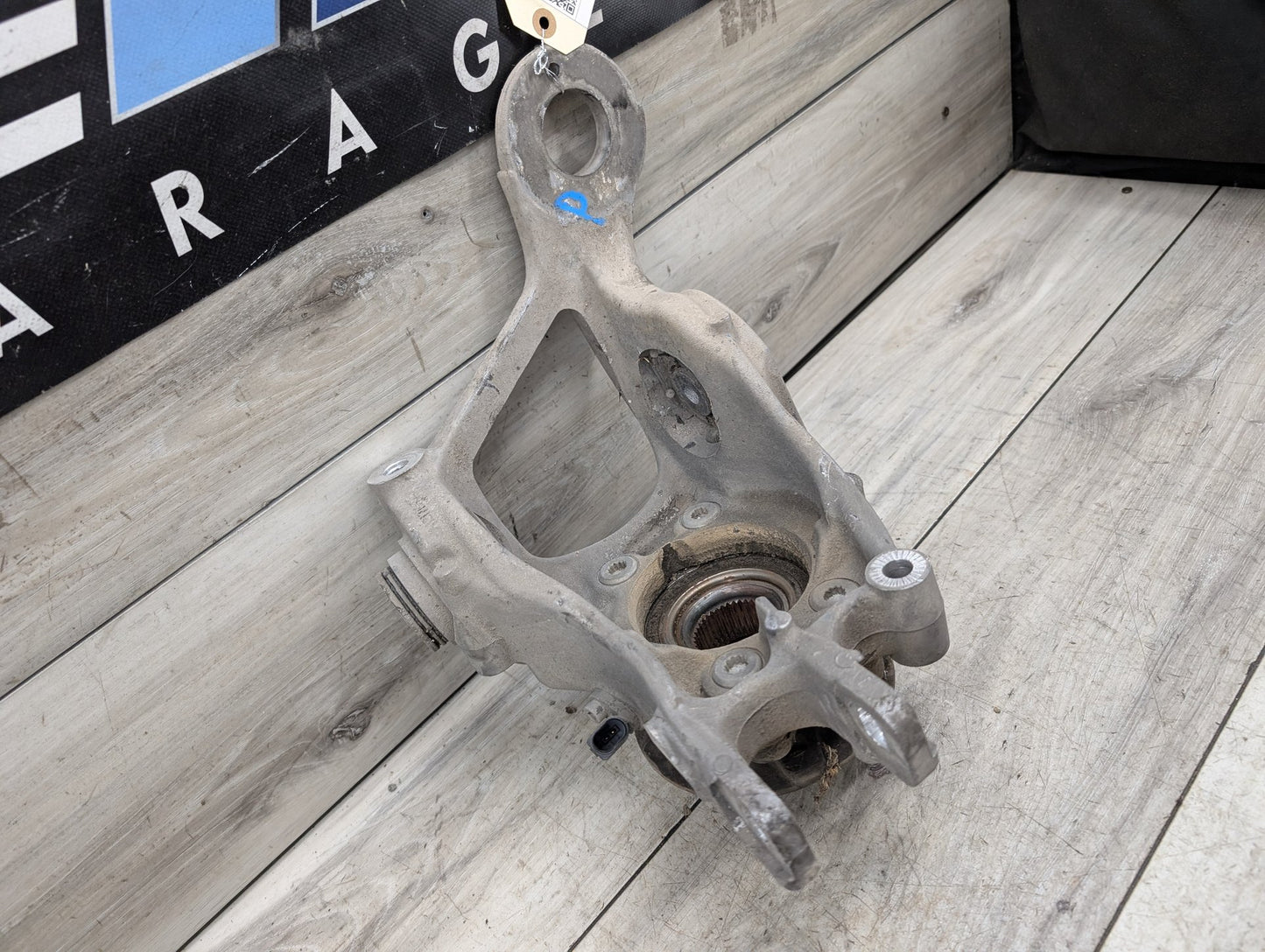 2008 - 2017 Audi S5 8T Rear Right Passenger Spindle Knuckle w/ Bearing 8K0505436A