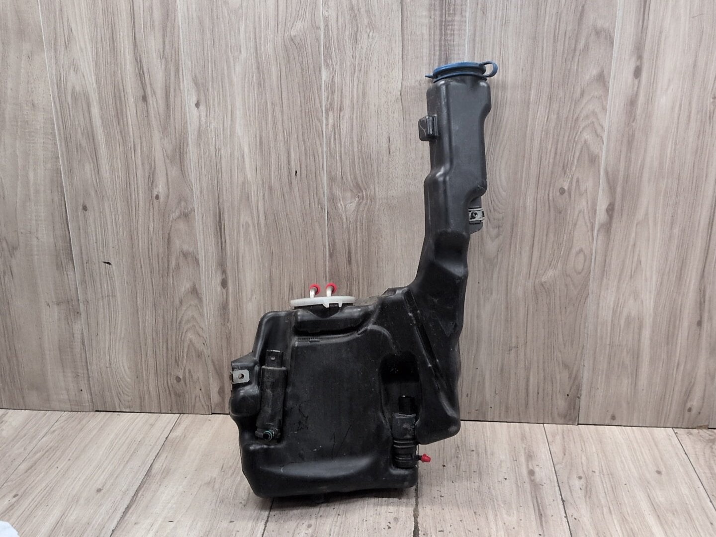 2009-2012 Mercedes-Benz E550 W212 Windshield Reservoir Tank Assembly A2048602360