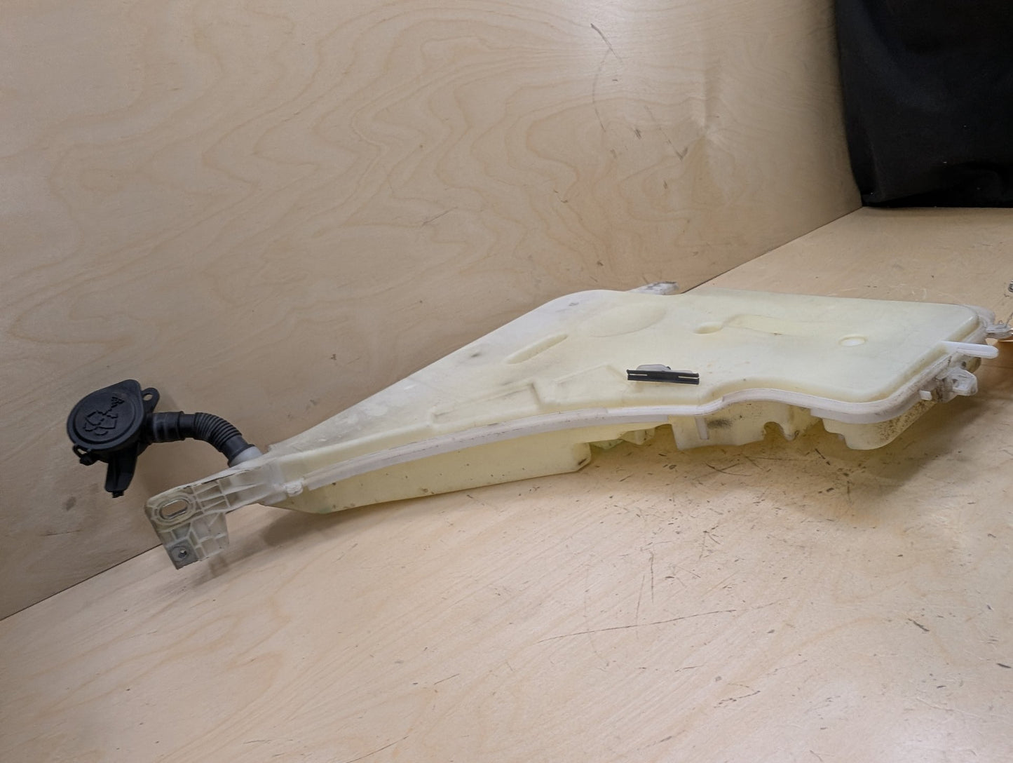 2012-2018 BMW 335i F30 Windshield Reservoir Tank Assembly 7241664