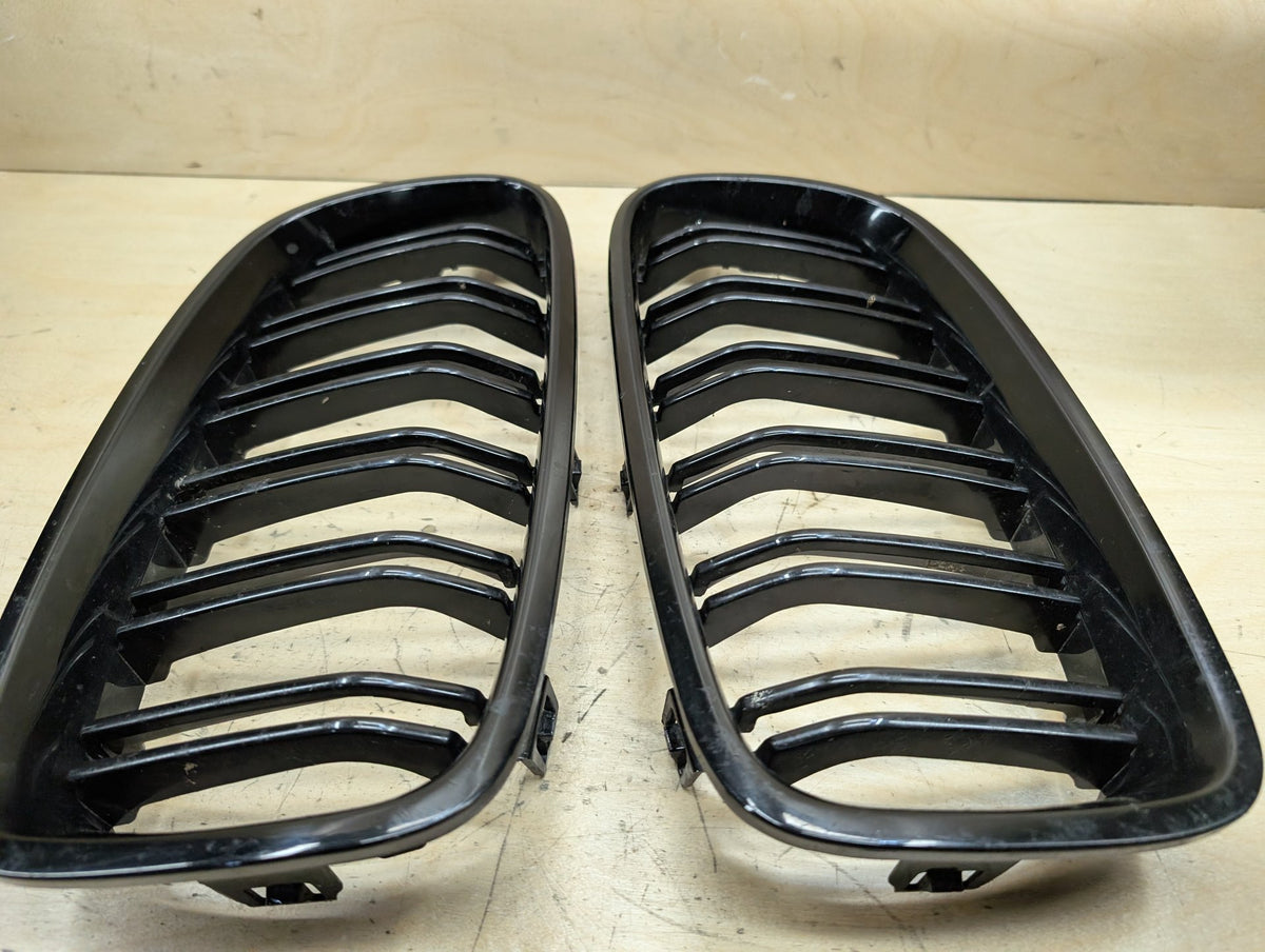 12-18 BMW 328i F30 Front Left Right Upper Bumper Cover Kidney Grilles SET OEM