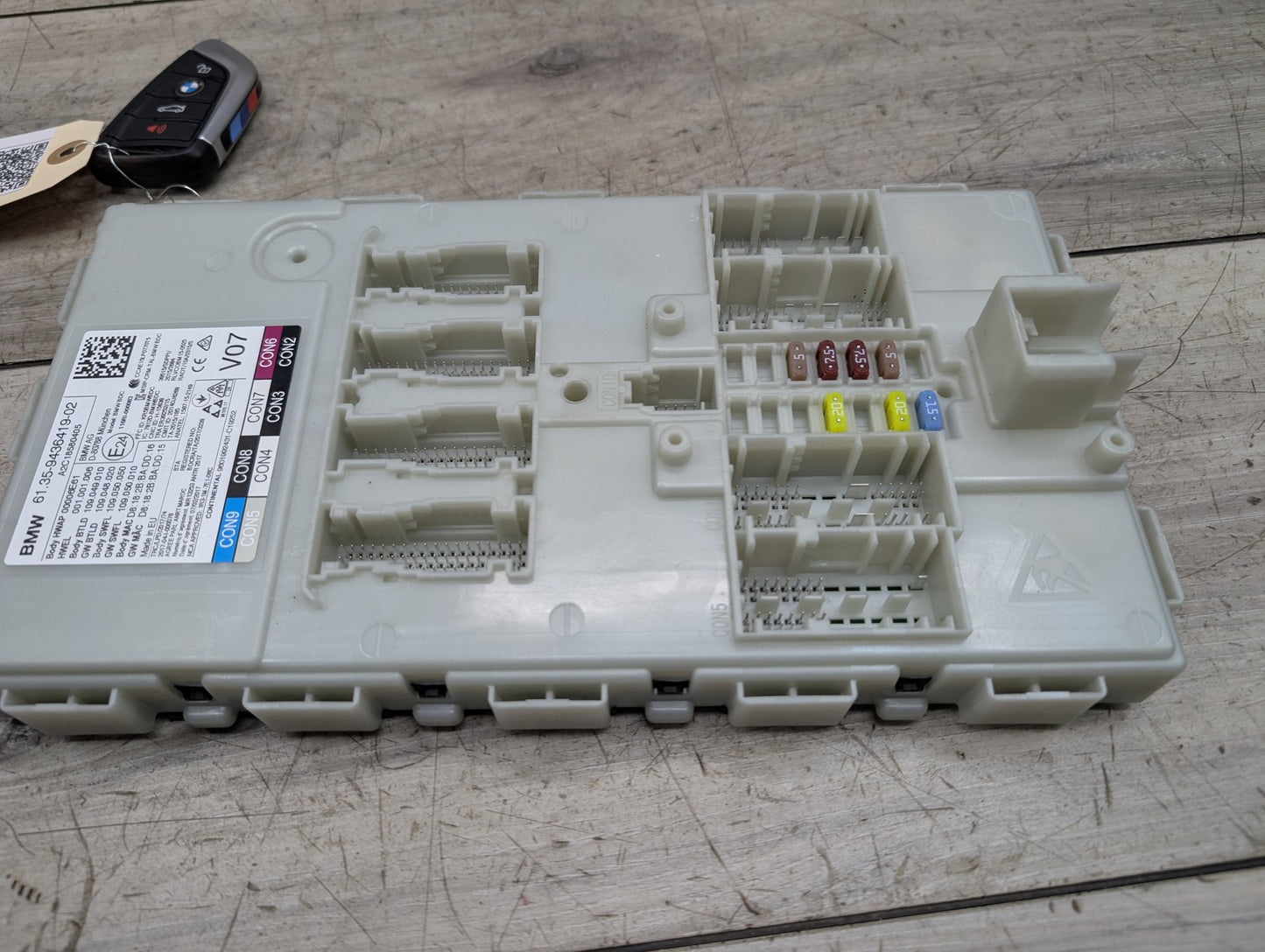 2018 - 2024 BMW X3 G01 Bdc Body Domain Fem Control Module w/ Key 9436419 B58B30O1