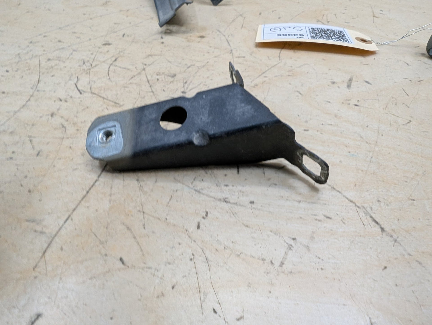 15-20 OEM BMW F80 F82 F83 M3 M4 Left Driver Fender Bracket Mount Carrier SET