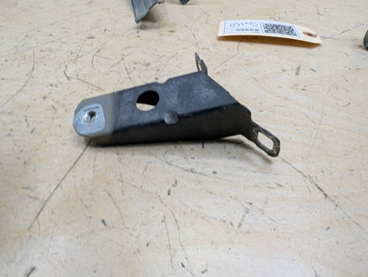 15-20 OEM BMW F80 F82 F83 M3 M4 Left Driver Fender Bracket Mount Carrier SET