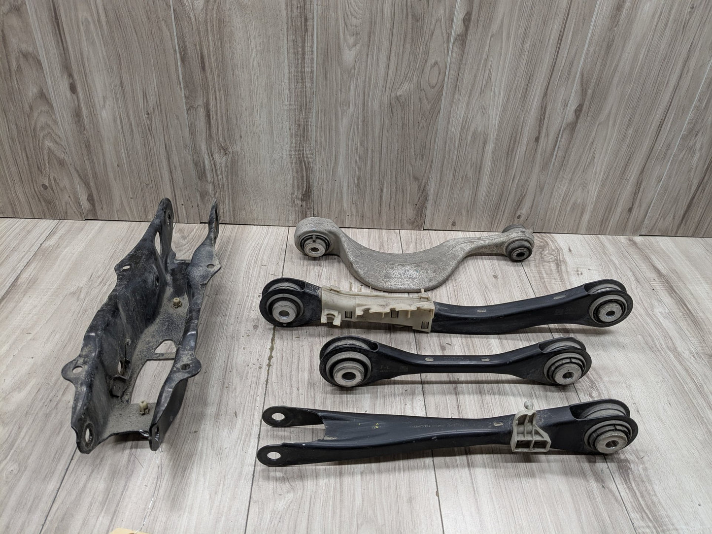 2019-2026 BMW X5 G05 Rear Left Driver Control Arms SET 6878017