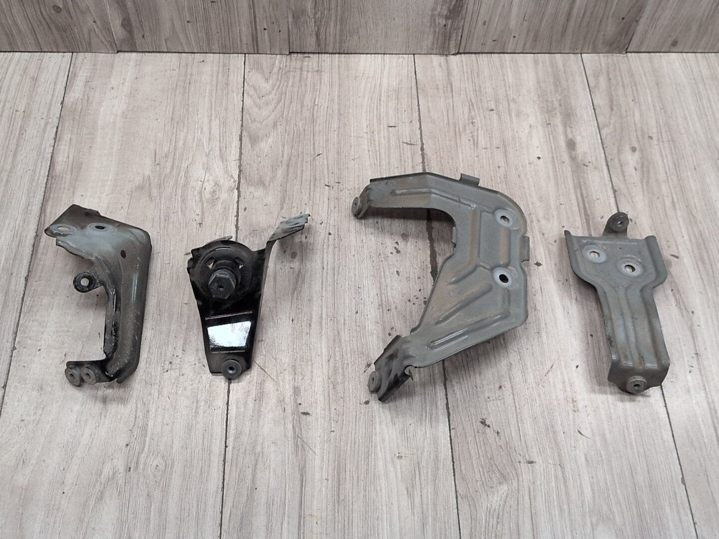 18-24 OEM BMW G01 G02 F97 X3 X4 Right Passenger Fender Wing Holder Bracket SET