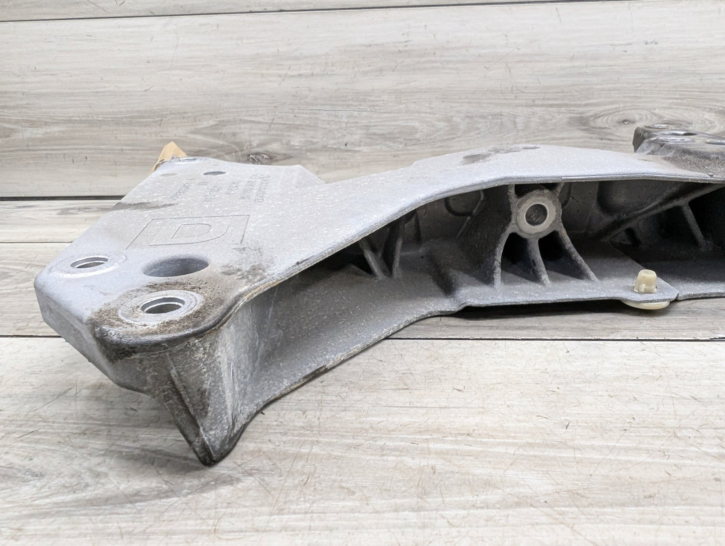2017-2023 BMW 530i G30 Transmission Mount Bracket 6870602