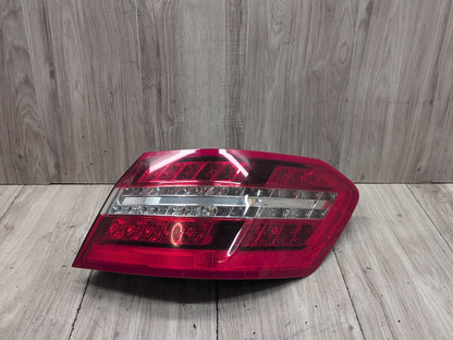 2009-2012 Mercedes-Benz E550 W212 Rear Right Passenger Outer Tail Light A2129060858 OEM