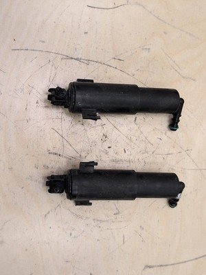 OEM BMW E90 E92 E93 328 335 Front Left Right Headlight Washer Spray Nozzle Jet