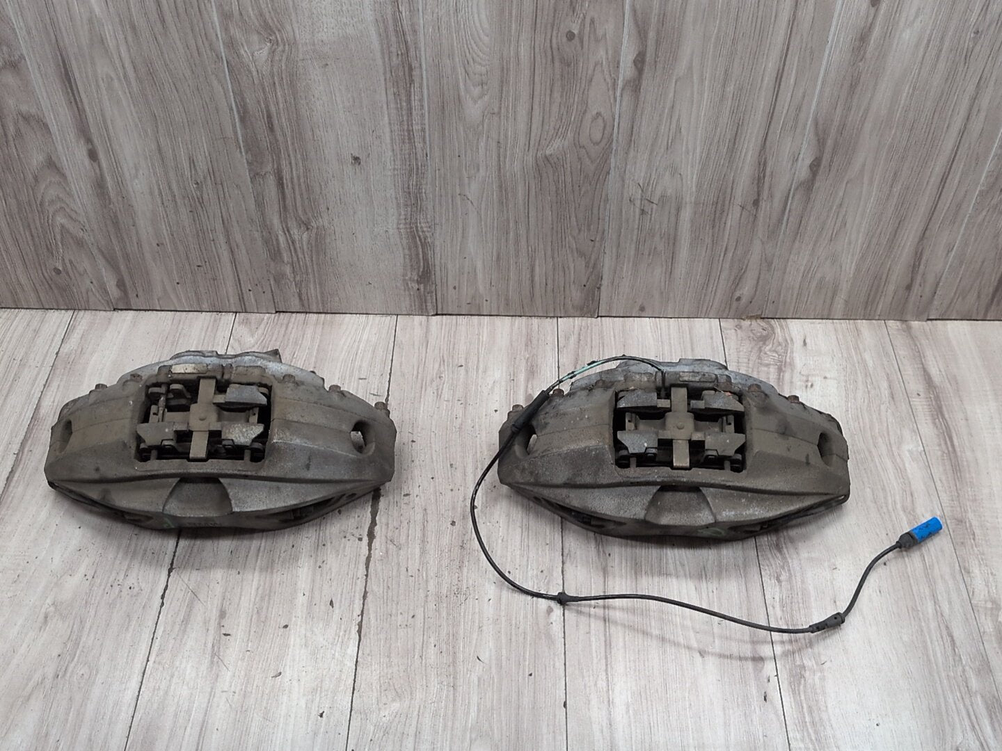 2016-2022 BMW 750i G12 Front Left Right Brake Caliper SET 6891297