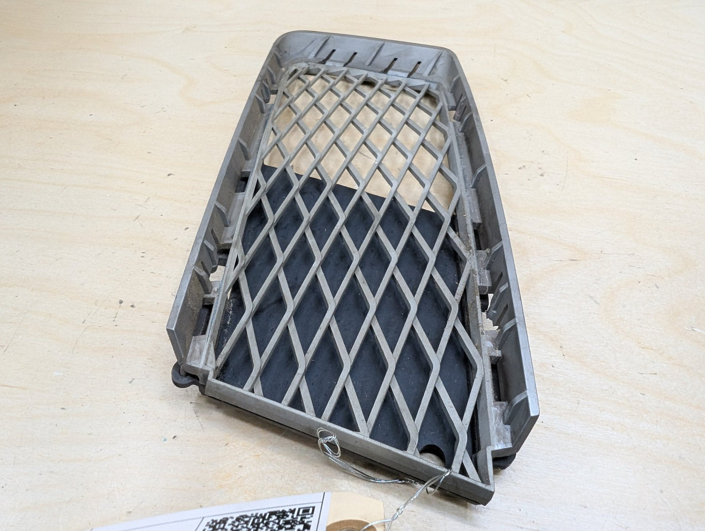 2007-2013 BMW 335i E93 Front Left Driver Bumper Cover Grille 7154721