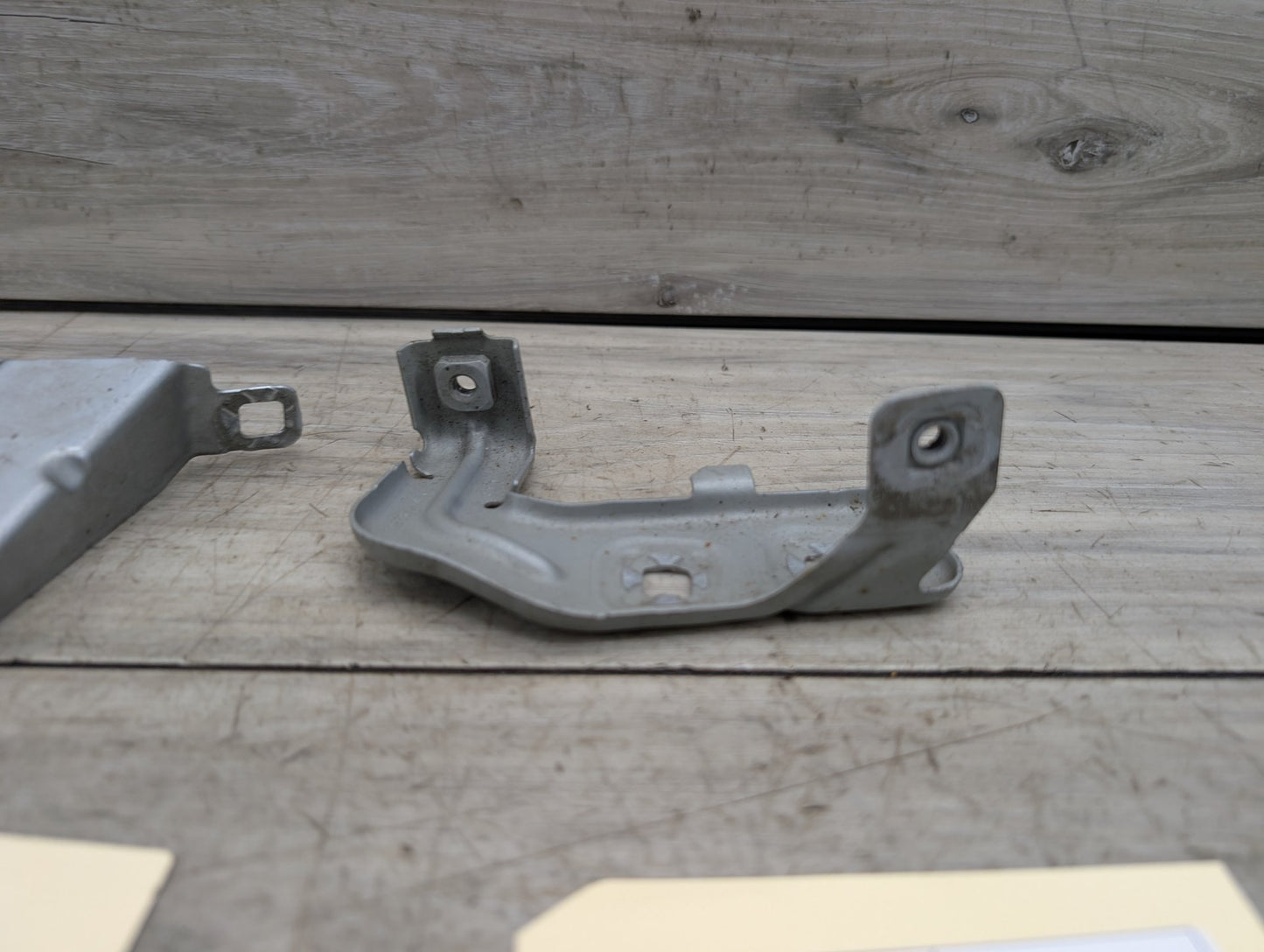 2012-2018 BMW 340i F30 Front Right Passenger Fender Brackets SET 7255844