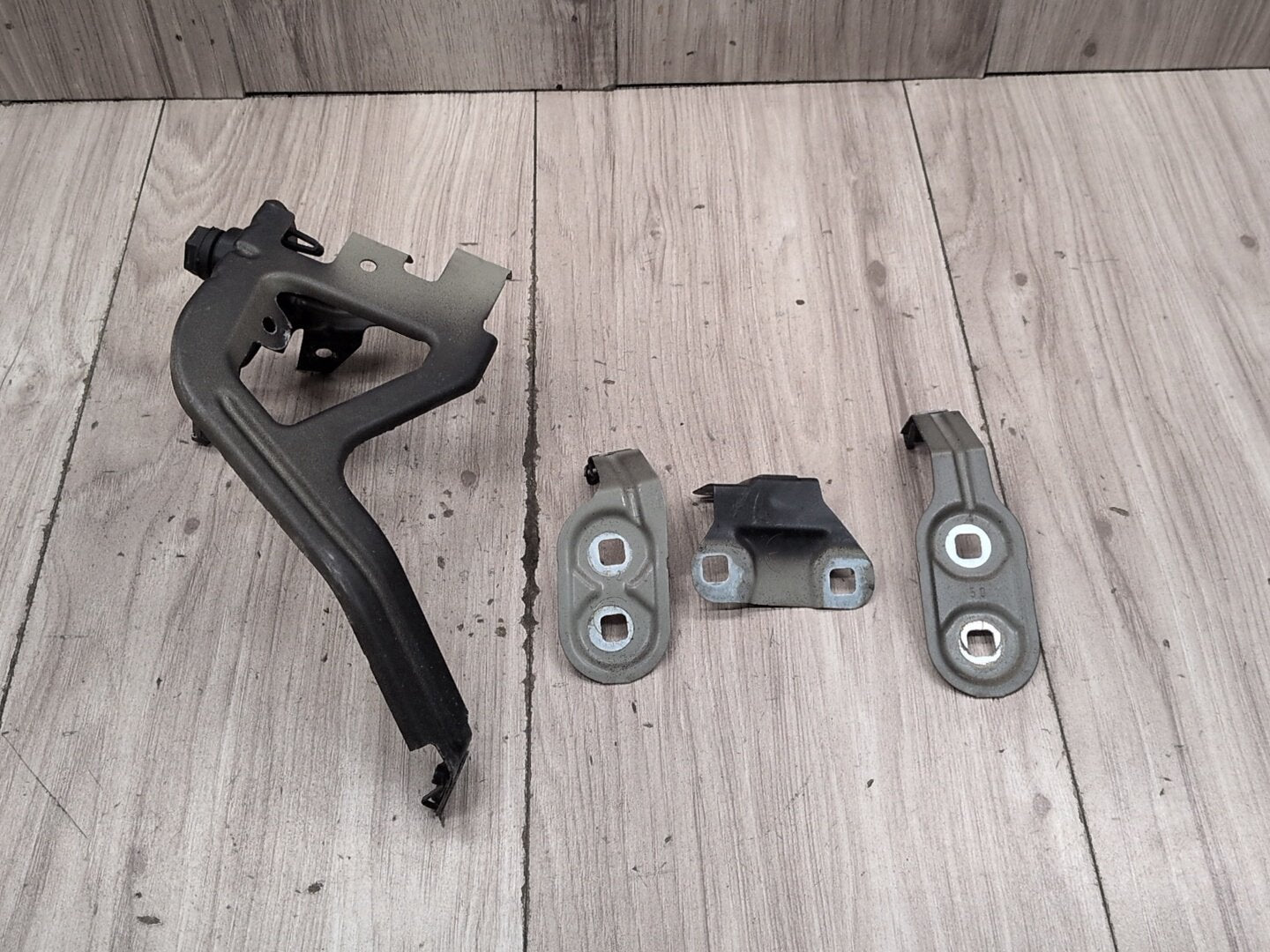2011 - 2016 BMW 535i F10 Front Left Driver Fender Brackets SET 7207209 N55B30A