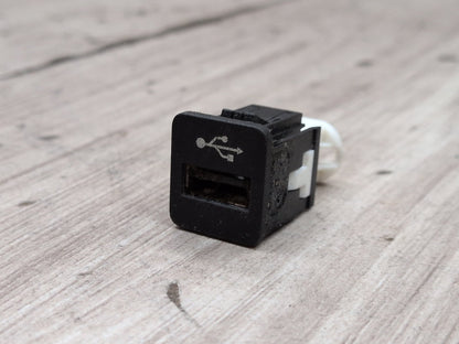 2016-2019 BMW 740Li G12 AUX/ USB Charger Port Socket 9229294 OEM