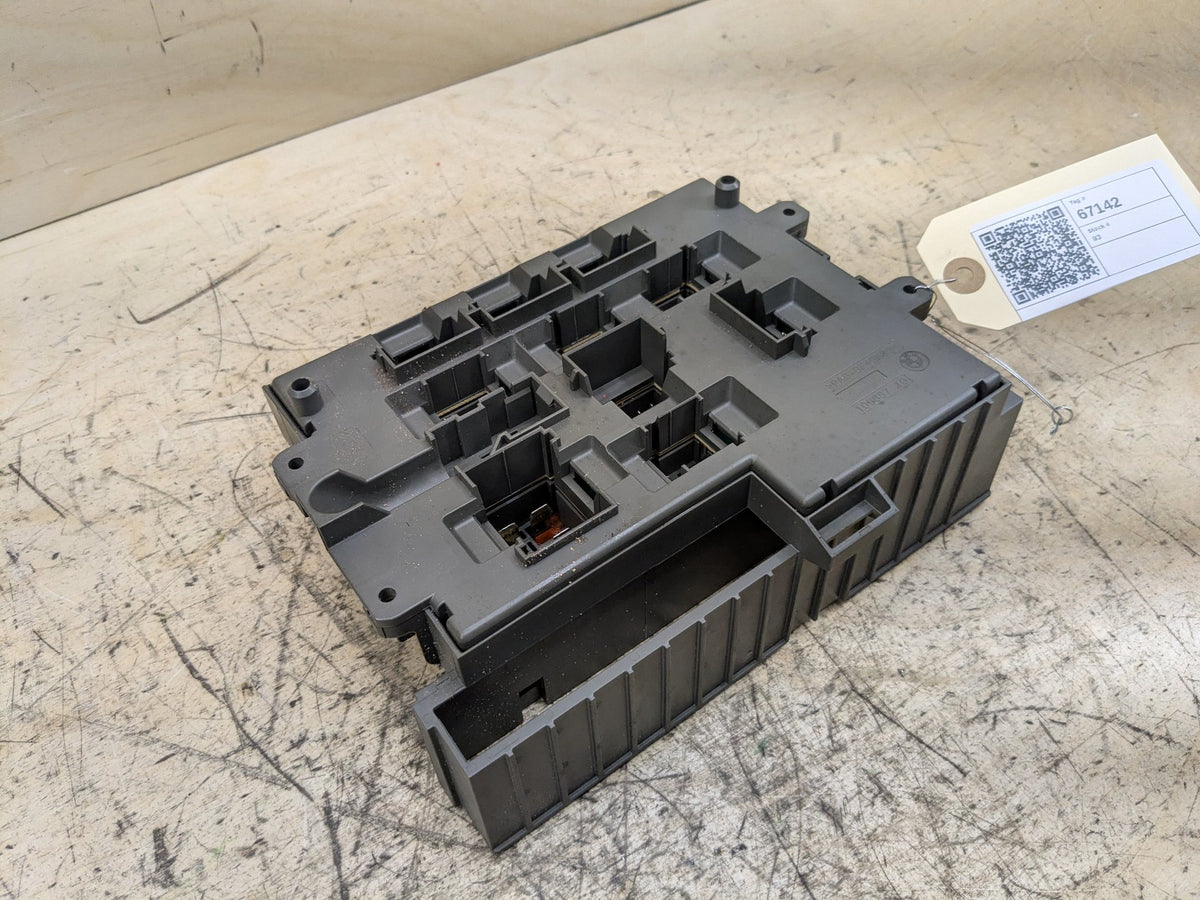 2007-2013 BMW 328i E92 Front Power Distribution Fuse Box 9119444 OEM