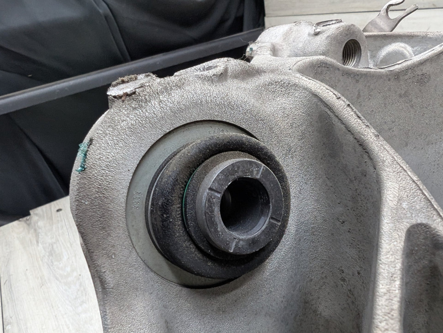 OEM BMW G05 G06 G07 X5 X6 X7 Rear Left Driver Side Hub Spindle Knuckle Bearing