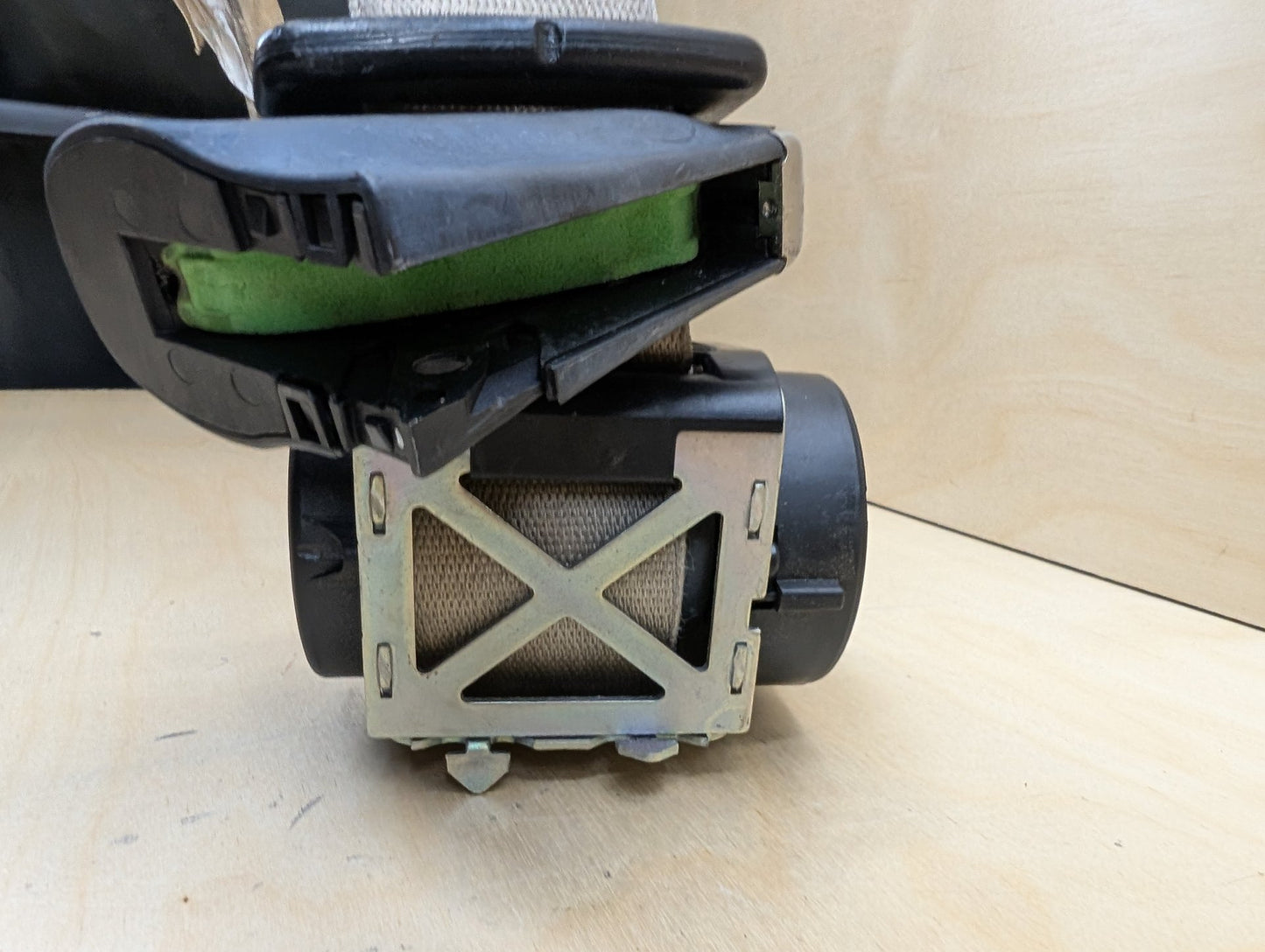 07-10 OEM BMW E93 M3 335 Convertible Front Driver Seat Belt Retractor Black