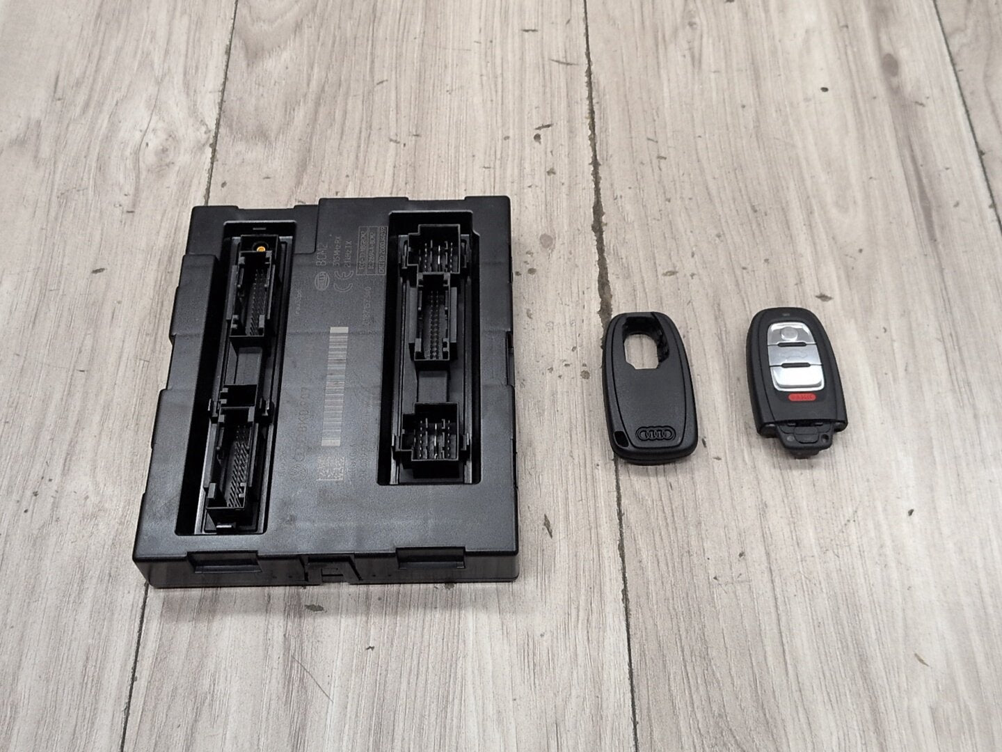 2008 - 2017 Audi S5 8T Bdc Body Domain Fem Control Module w/ Key 8K0907064GM