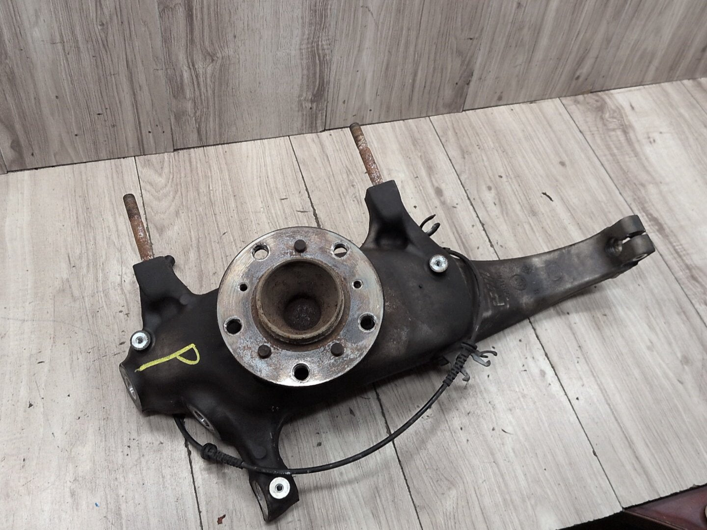 2012-2018 BMW M6 F06 Front Right Passenger Spindle Knuckle w/ Bearing 2284054