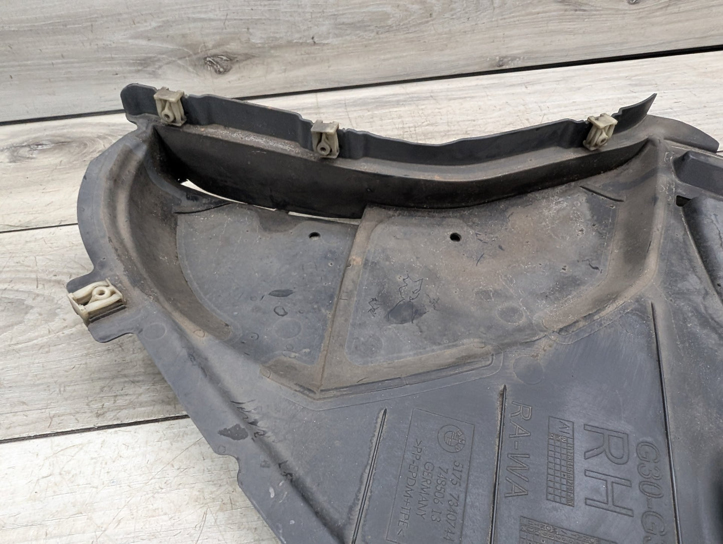 17-20 BMW 530i 540i Front Passenger Right Inner Fender Liner Underbody Cover