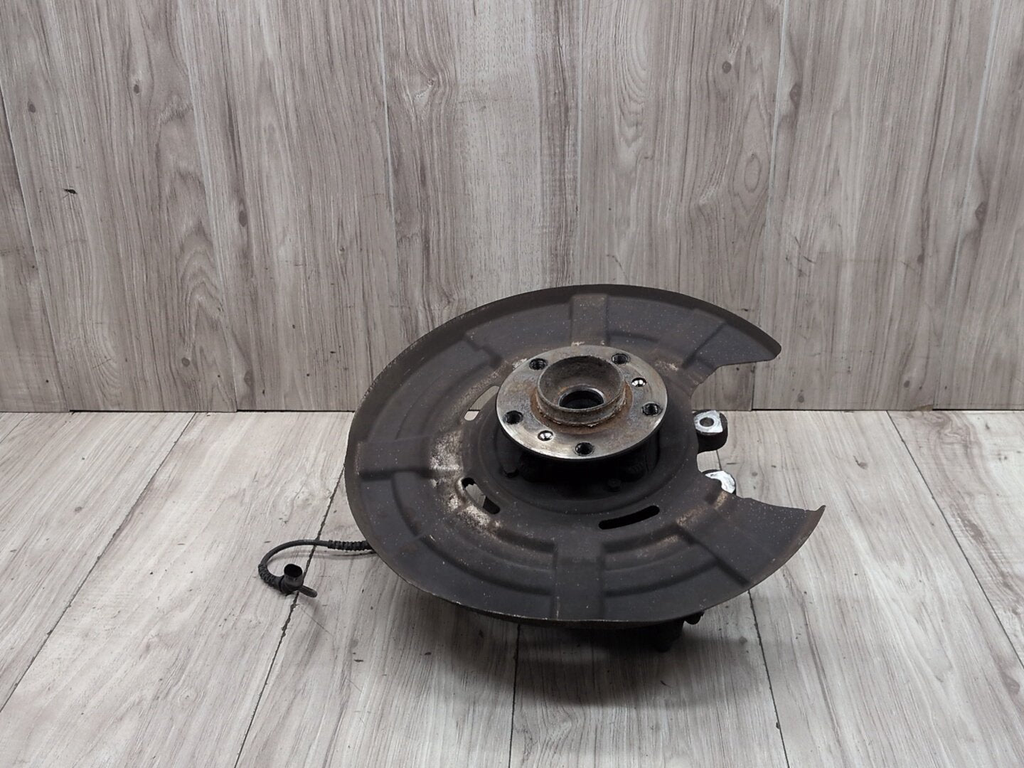 2012-2018 BMW M6 F06 Rear Left Driver Spindle Knuckle w/ Bearing 2284141