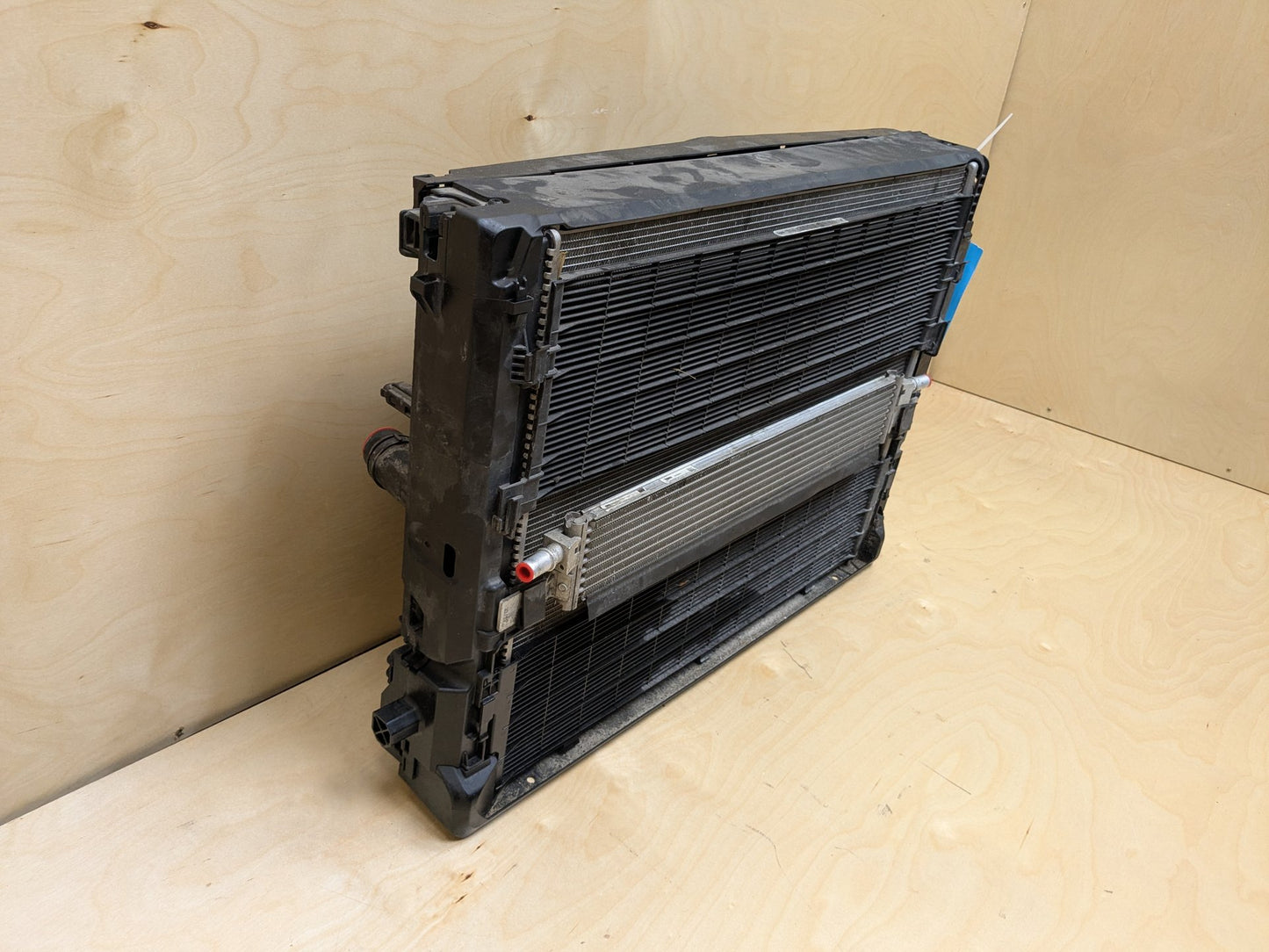 2019 - 2026 BMW 330i G20 Radiator Cooling Condenser Fan Shroud Assembly SET 8666817 B46B20O1