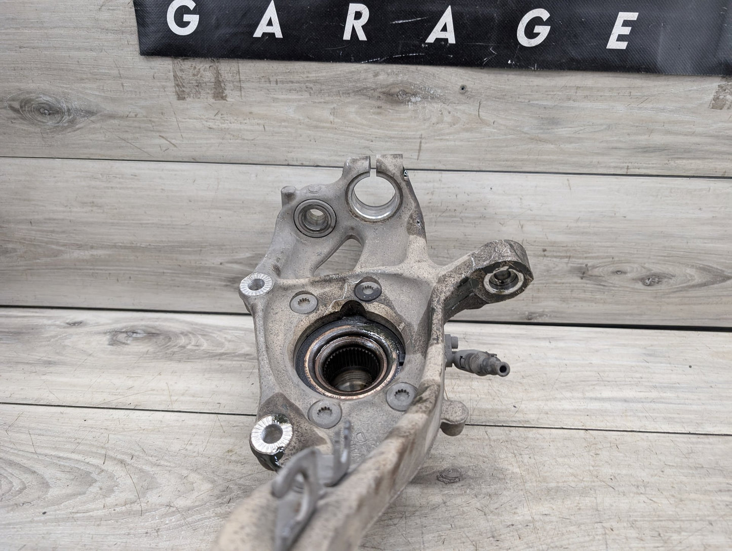 2008 - 2017 Audi S5 8T Front Right Passenger Spindle Knuckle w/ Bearing 4G0407242D