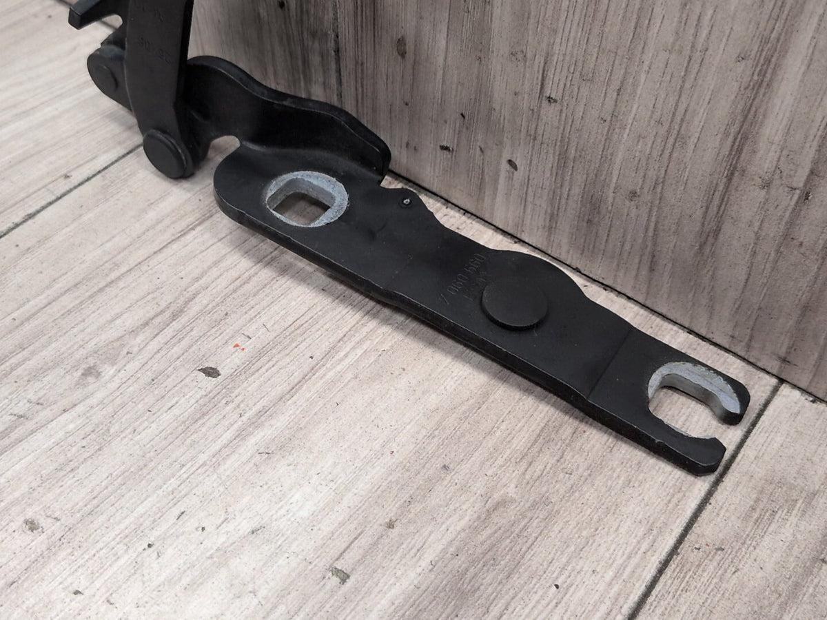 2008-2013 BMW 128i E82 Hood Bonnet Hinges SET 7060559 OEM
