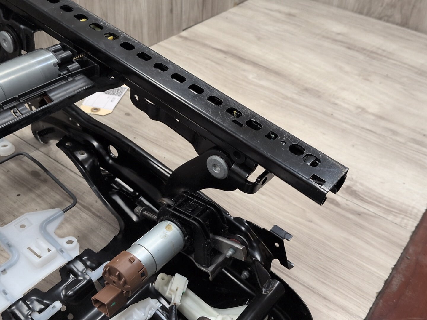 2019 - 2026 BMW X5 G05 Front Right Passenger Seat Lower Track Frame Assembly 7459218 N63B44M3