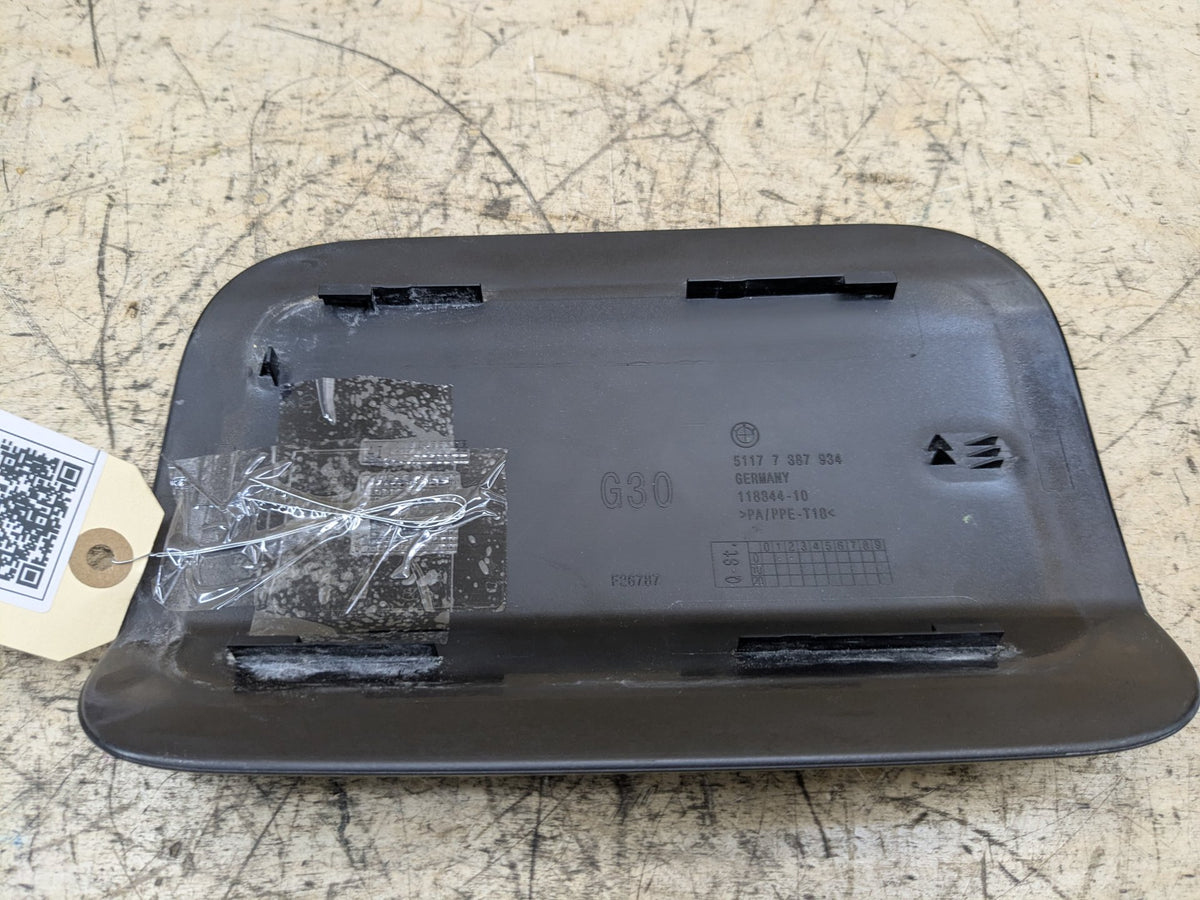 17-23 OEM BMW F90 G30 530 540 M550 M5 Fuel Gas Tank Flap Lid Cover