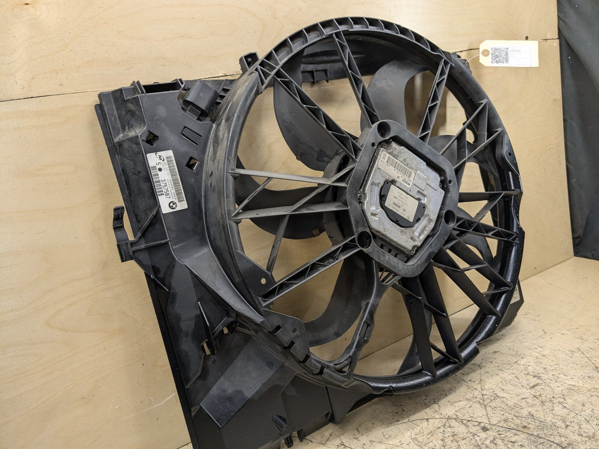 2007-2013 BMW 328i E92 Radiator Cooling Fan Shroud Assembly SET 7581653