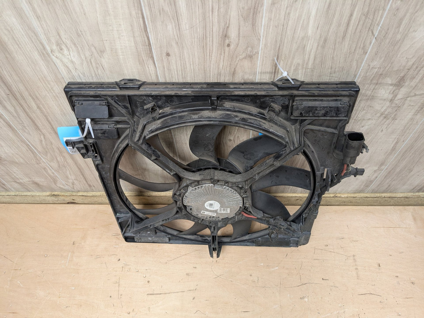 2014 - 2016 BMW X6 F86 Radiator Fan Shroud Housing w/ Motor 7634472 S63B44T2