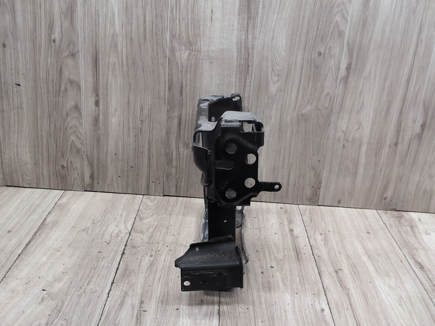OEM BMW G20 G22 G23 G26 Front Right Passenger Radiator Reinforcement Bracket