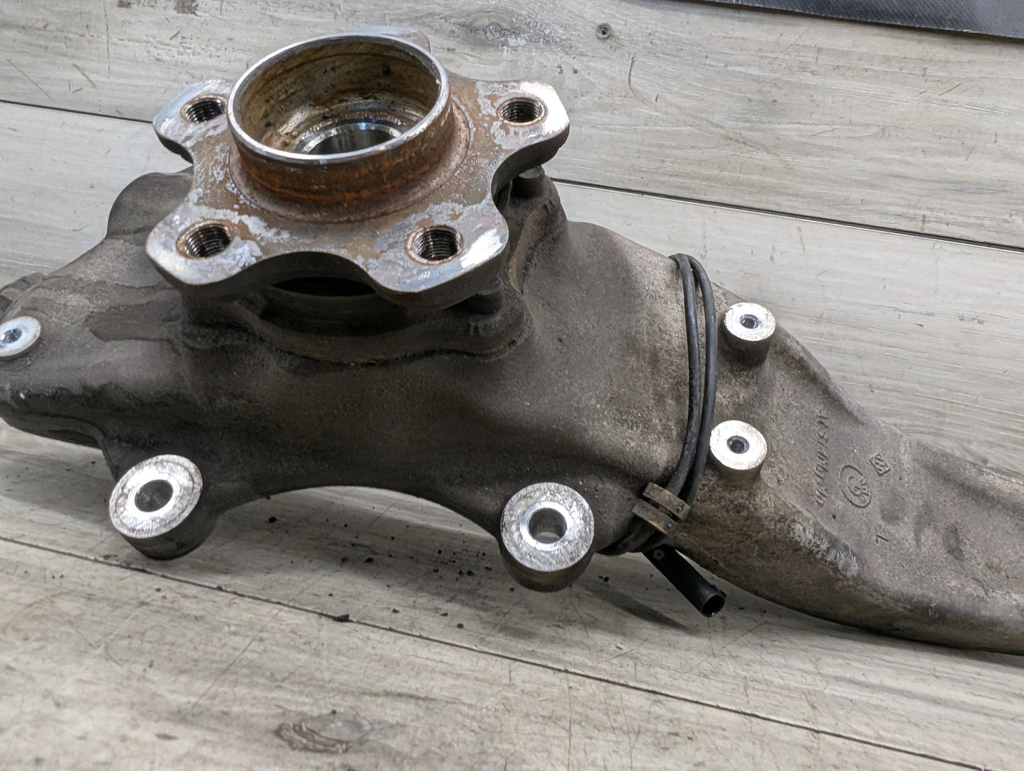 2017-2023 BMW 530i G30 Front Left Driver Spindle Knuckle w/ Bearing 6884385