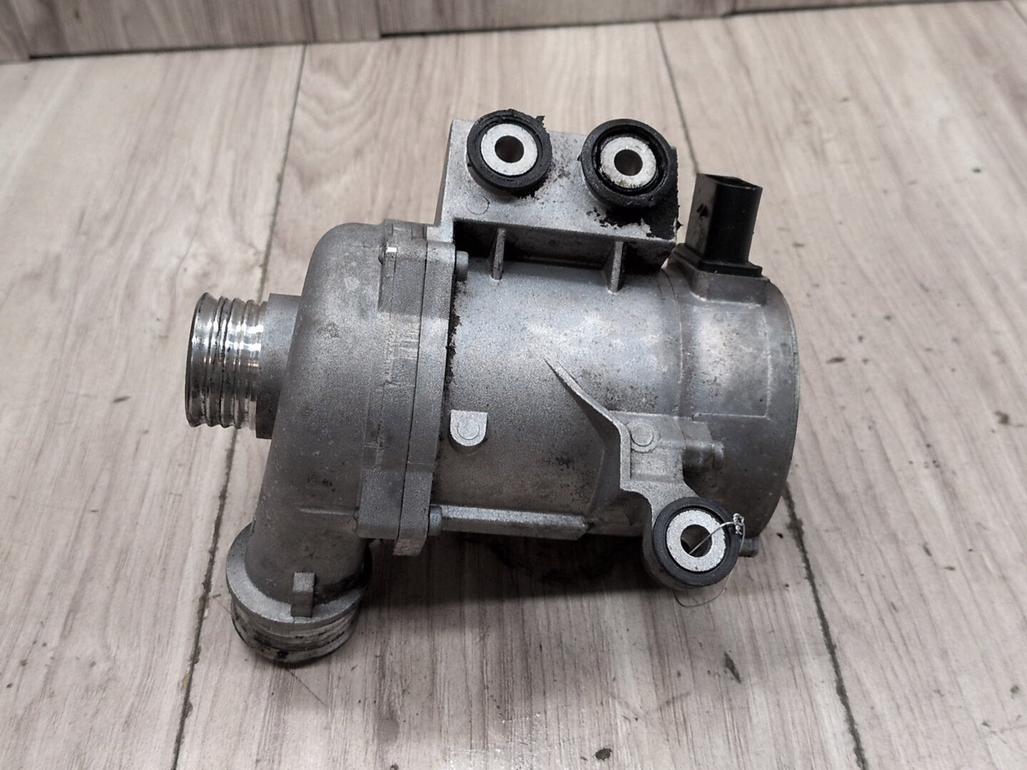 OEM BMW E82 E90 E92 E93 128 328 Engine N52 Auxiliary Electric Water Pump Cooling