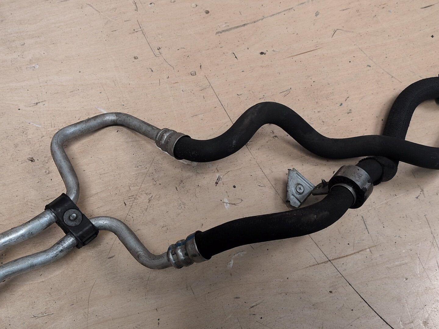 2014 - 2018 BMW X5 F85 Transmission Oil Cooler Hose Pipe Lines 7627752 S63B44T2
