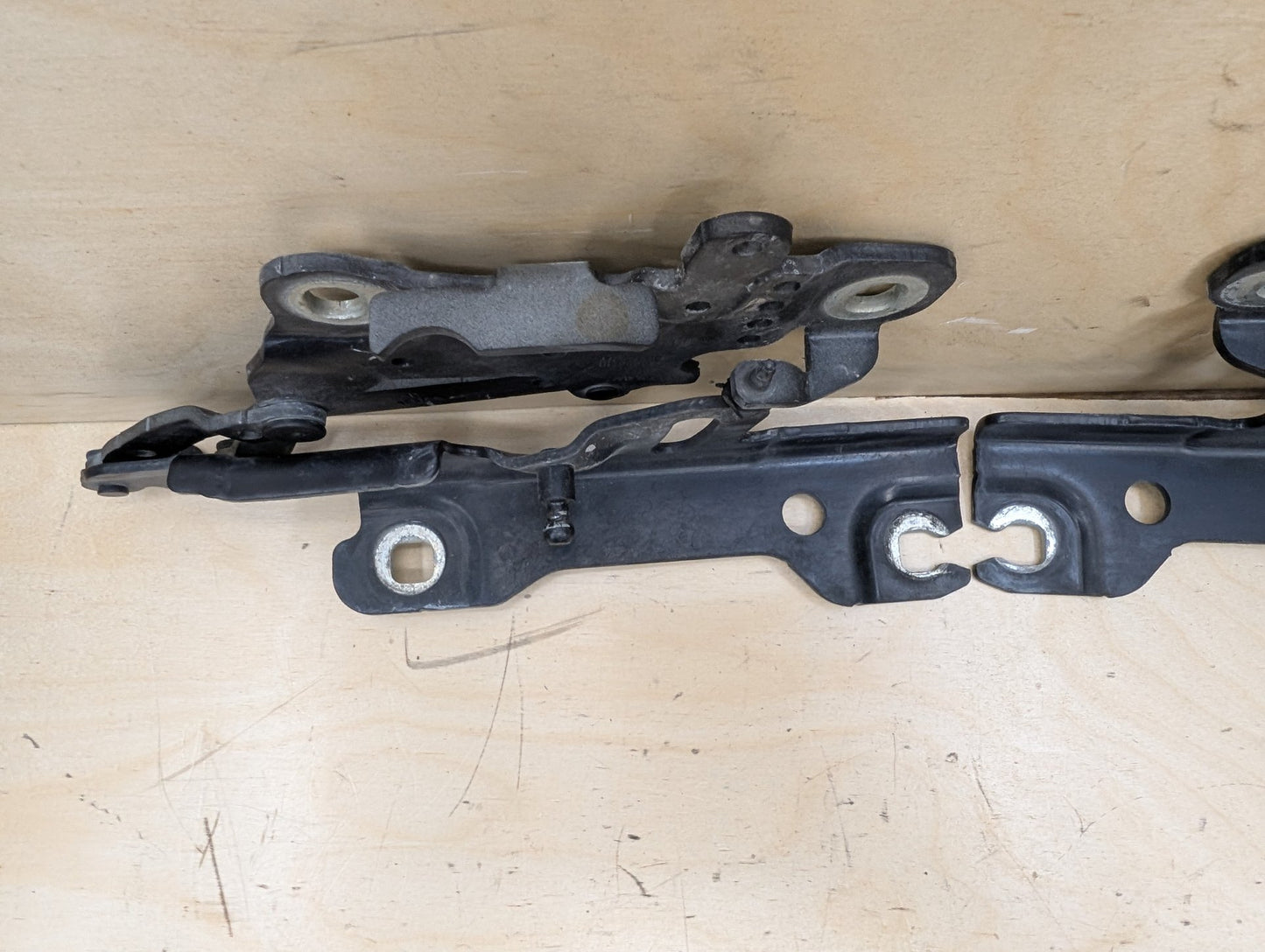 OEM BMW F22 F23 F30 F32 F33 F36 F80 F82 F83 F87 Left Right Side Hood Hinges PAIR