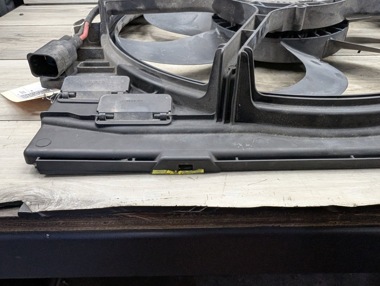 2007 - 2013 BMW X5 E70 Radiator Fan Shroud Housing w/ Motor 7533558 N62B48B