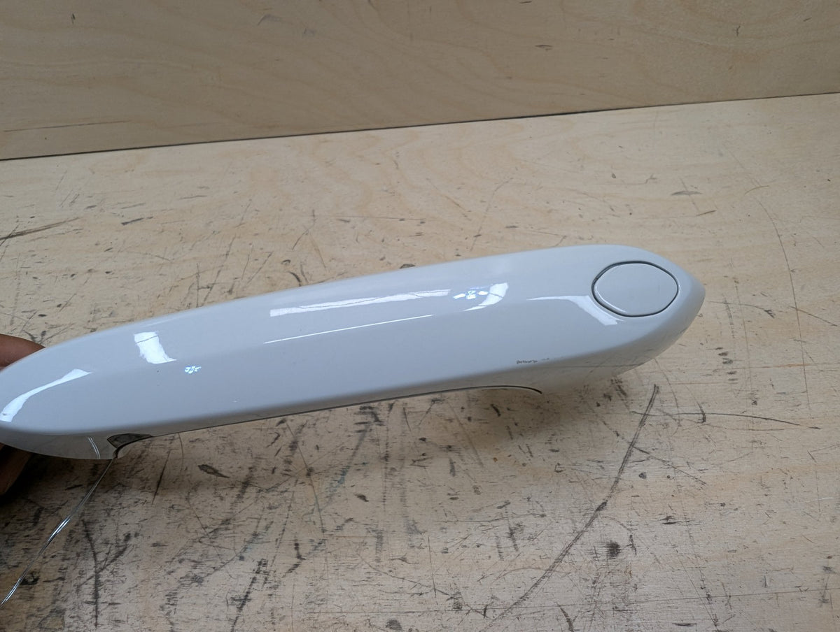 2019-2026 BMW 330i G20 Front Left Driver Exterior Door Handle 7470567 OEM