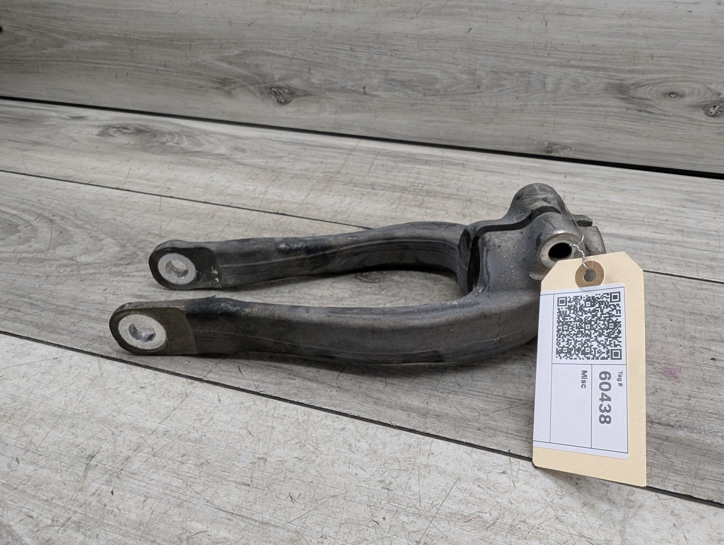 2017-2023 BMW 530i G30 Front Left Driver Spring Strut Shock Absorber Bracket 6861199