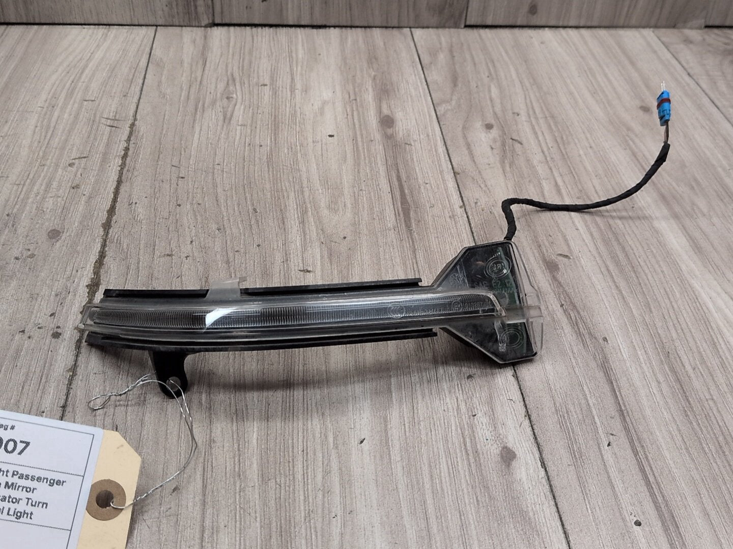2010 - 2015 BMW 750i F01 Front Right Passenger Turn Signal Light Indicator 7308536 N63B44O1