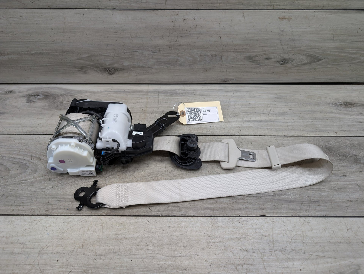 2016-2018 BMW 750Li G12 Front Right Passenger Seatbelt Seat Belt Retractor 7402436