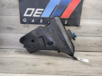 OEM BMW G12 G30 540 M550 750 M760 Windshield Wiper Washer Reservoir Tank Pump