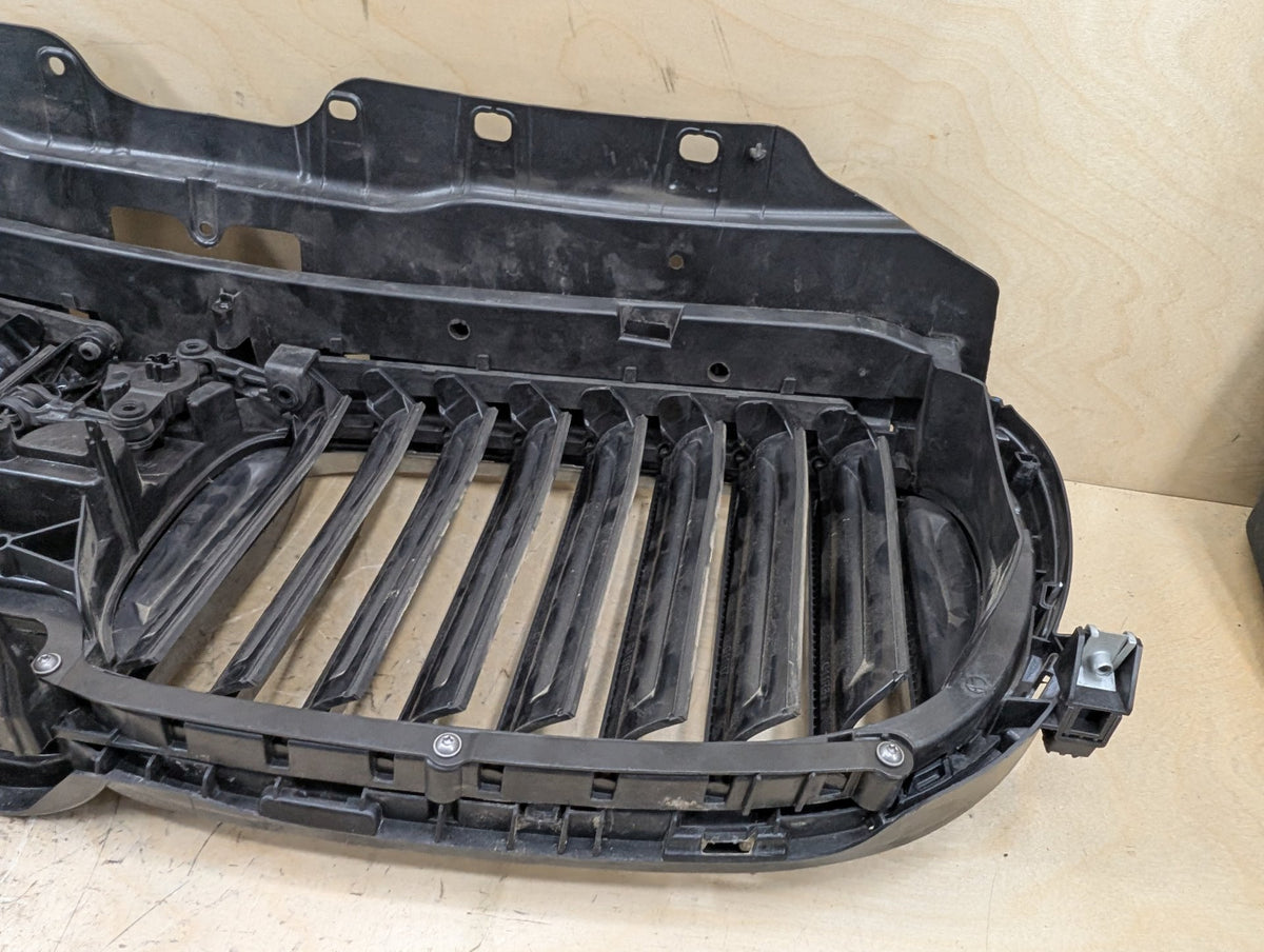 16-19 BMW G12 Front Bumper Radiator Air Flap Shutter w/ Kidney Grilles OEM